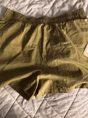Albion Olive Drawstring Elastic-Waist Athletic Shorts
